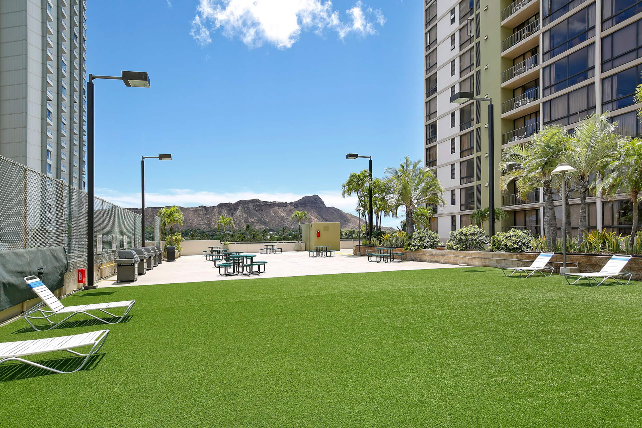 Condo in Honolulu · ★4.76 · 1 bedroom · 2 beds · 1 private bath - Image 2