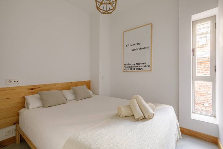 Sunny Design Apartment in La Latina/Plaza Mayor gallery image 3