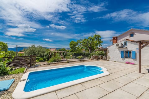 Rustic holiday house Depope with private pool