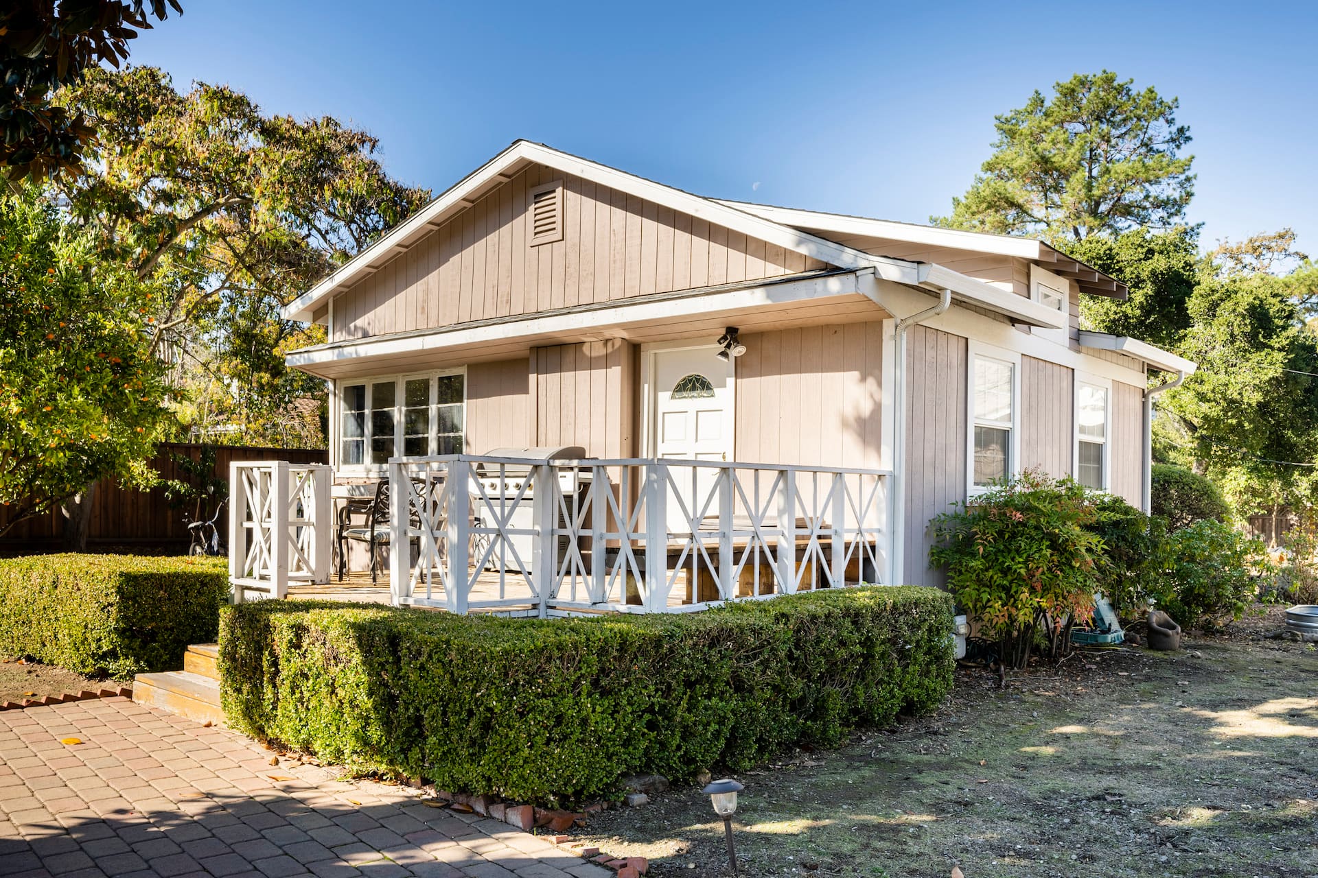 SARATOGA EXECUTIVE COTTAGE