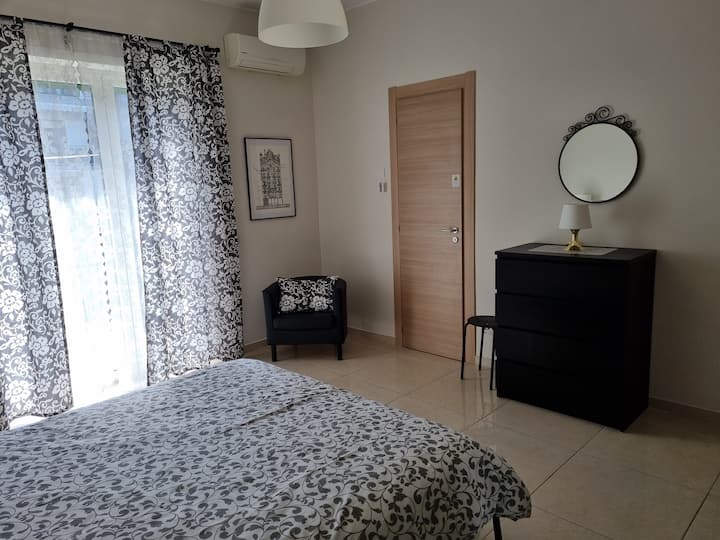 СПАЛНА СОБА