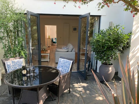 Luxury one-bedroom apartment nr. Rock