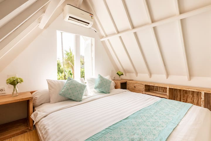 阁楼卧室-白色别墅