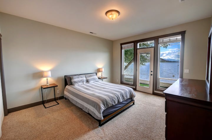 楼下双人床，可通往海滩