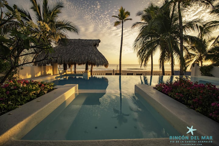 Two beach villas · chef · pool · 58 people