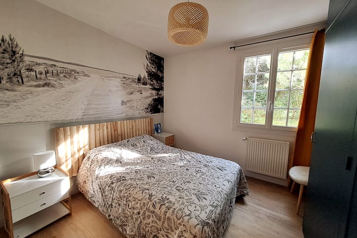 2号卧室可欣赏南花园景观。