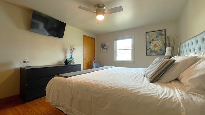 Enjoy some complimentary Donna Sold It water bottles. 