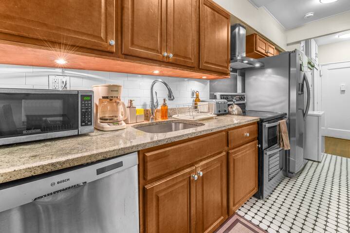 Amazing Columbus Circle/Central Park 3 Bedroom gallery image 5