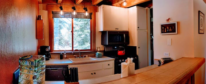 Serenity @ Northstar 2bd 15 min to Lake Pool Sauna