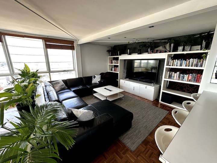 HUGE PENTHOUSE - ISOLATE IN COMFORT & WORK AT HOME