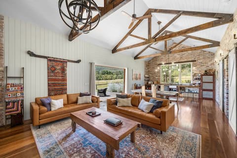 Successful Airbnb property: The Stables @ Kookaburra House in Kangaroo Valley