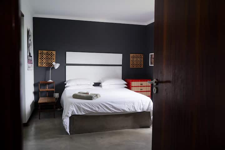 חדר שינה שלישי (צמוד עם מיטת קווין)