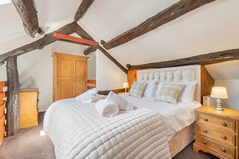 Old Farm Mews Cottage 1