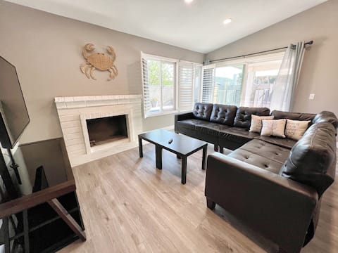 Successful Airbnb property: Charming 2BR 1BA Private pool Self check-in in Ontario