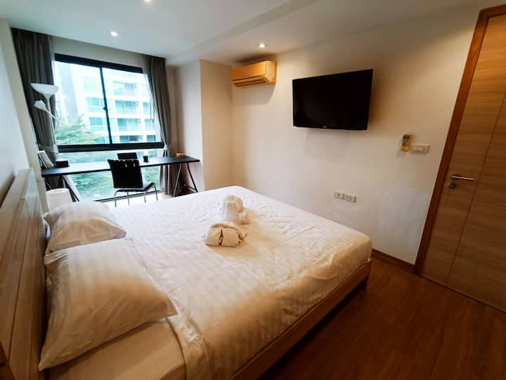 Fully Air Conditioned space with comfortable bed and a wall hung TV. Large windows to let in plenty of sunlight!