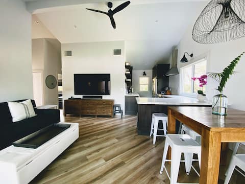 Successful Airbnb property: Makani A Kai B12 beachfront Maui, pool, a/c, w/d in Maalaea