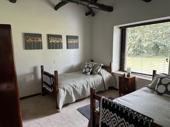 Alcoba 2 (שתי מיטות יחיד)