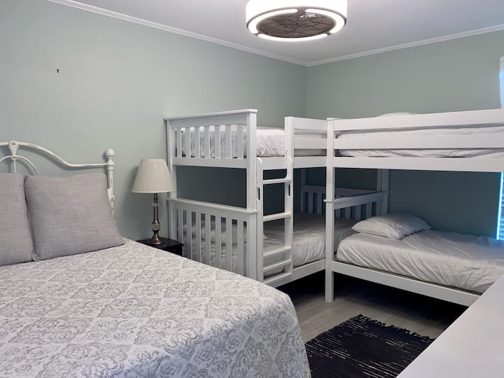 Habitación litera con cama completa