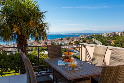 Modern, cozy apartment with beautiful sea view