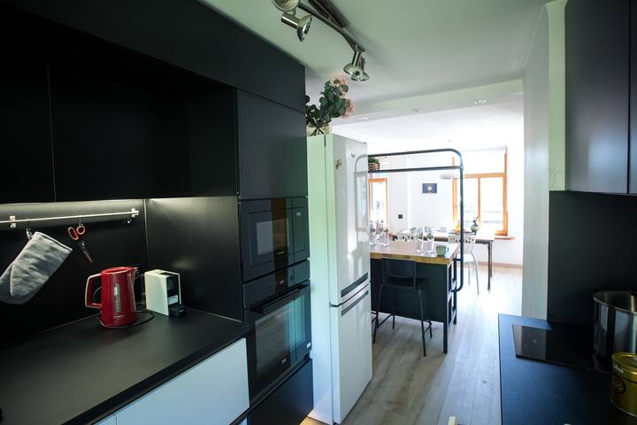 House, terraces, hot tub, garden. Groups Welcome! gallery image 4