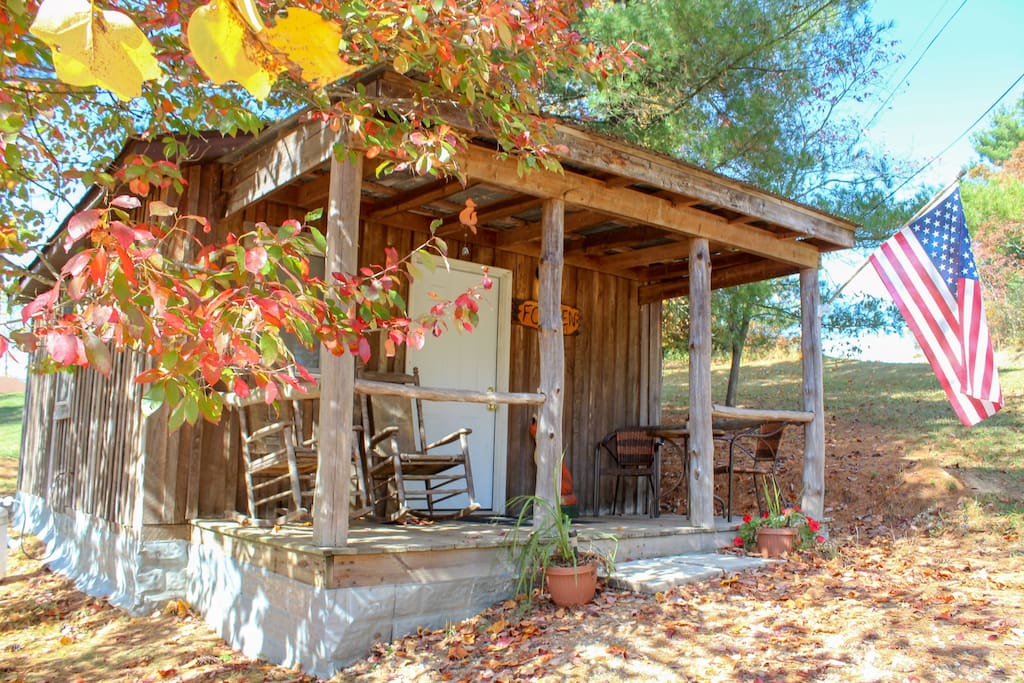 Adorable Hocking Hills Couples Cabin w/ Hot Tub Cabins for Rent in Nelsonville, Ohio, United