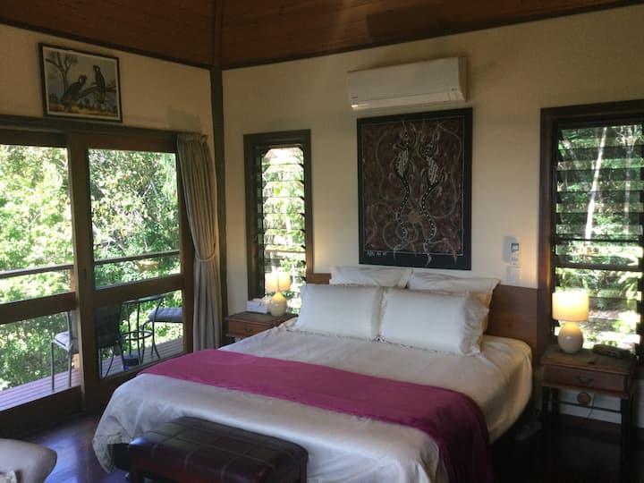 Treetops living, sea views through the trees Guest suites for Rent in