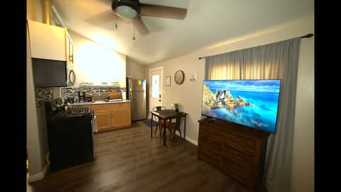 Successful Airbnb property: Remodeled Studio near Sofi and LAX free parking in Hawthorne