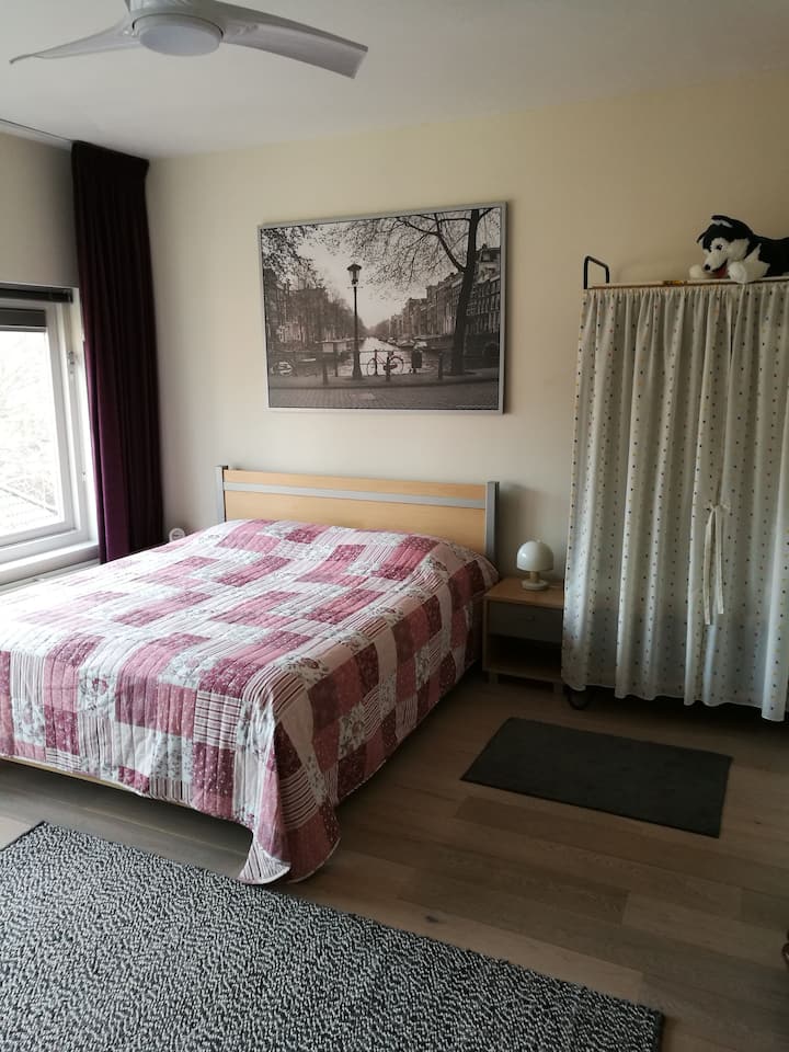 საძინებელი/საძინებელი მთავარი საწოლით