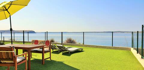Apartment & garden: sea and beach! (2+2 persons)