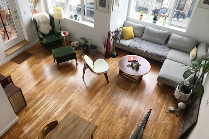 LARGE BRIGHT DUPLEX – Balcony + Rooftop