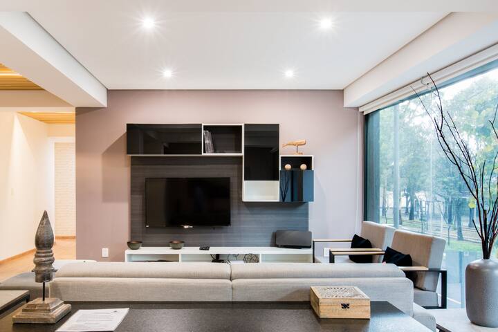 Luxury and Modern 2 Bedrooms Spacious Apartment gallery image 5