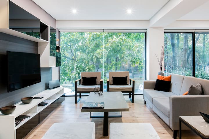 Luxury and Modern 2 Bedrooms Spacious Apartment