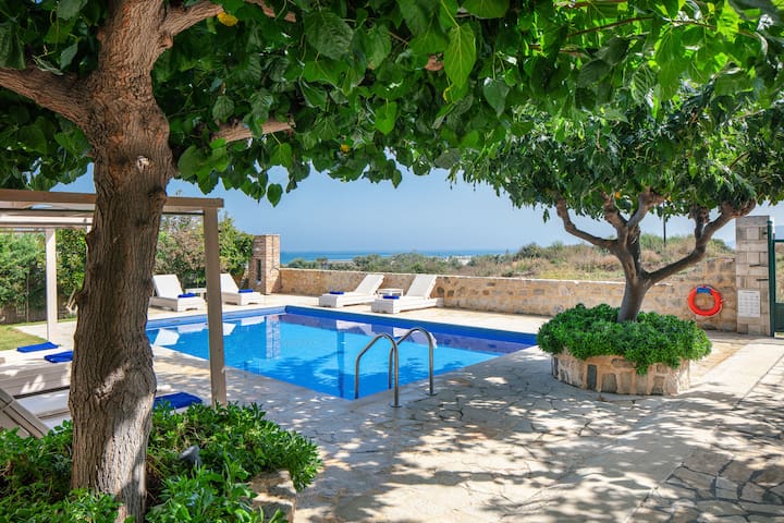Villa Pinelopi – 350 meters away from sandy beach!