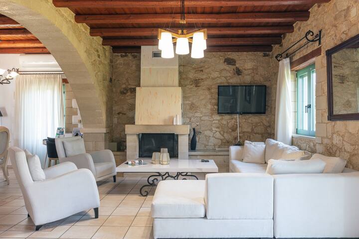 Villa Pinelopi – 350 meters away from sandy beach! gallery image 5