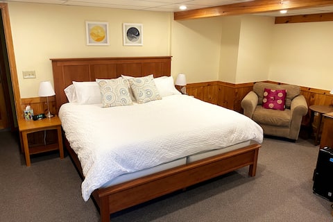 Andover Village apartment (walk to Proctor)