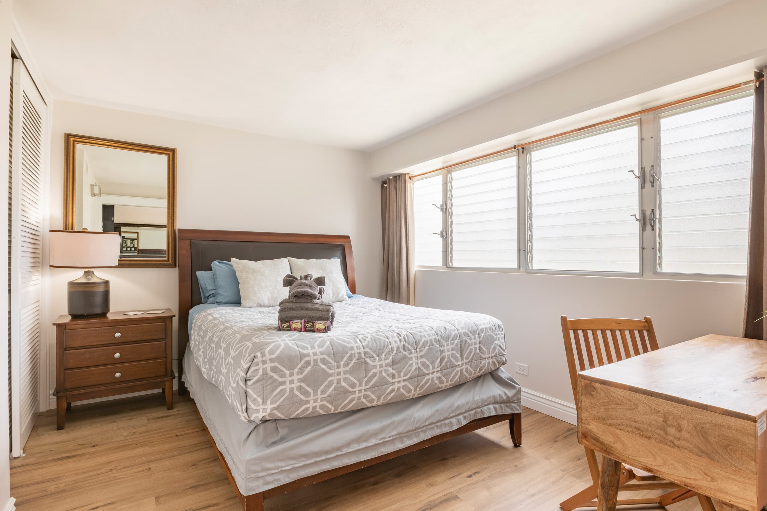 Condo in Honolulu · ★4.81 · 2 bedrooms · 2 beds · 1 private bath - Image 10