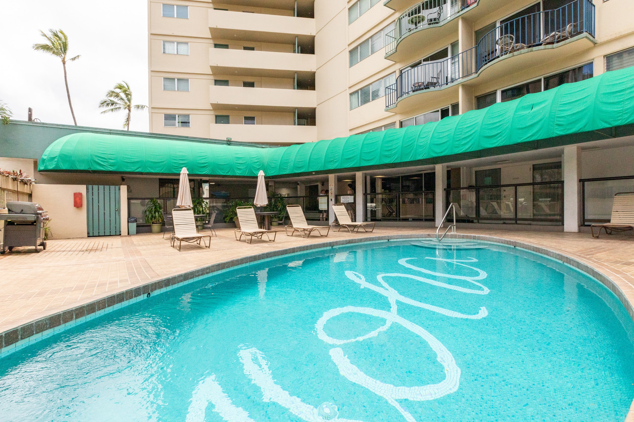 Condo in Honolulu · ★4.81 · 2 bedrooms · 2 beds · 1 private bath - Image 16