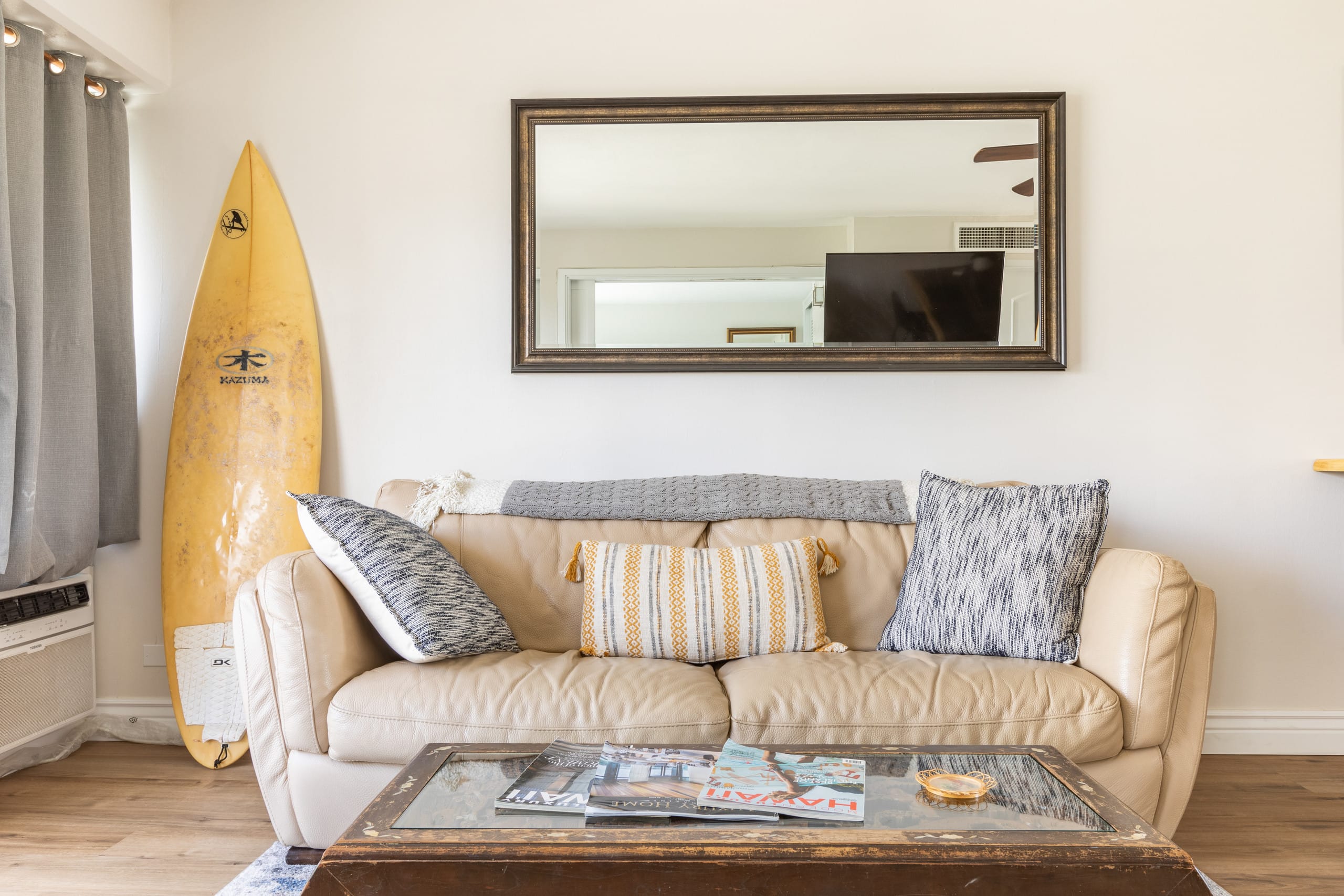 Condo in Honolulu · ★4.81 · 2 bedrooms · 2 beds · 1 private bath - Image 3