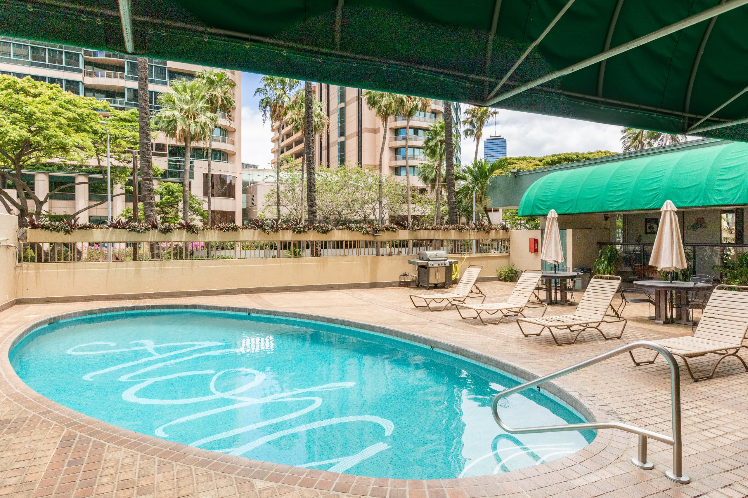 Condo in Honolulu · ★4.81 · 2 bedrooms · 2 beds · 1 private bath - Image 17