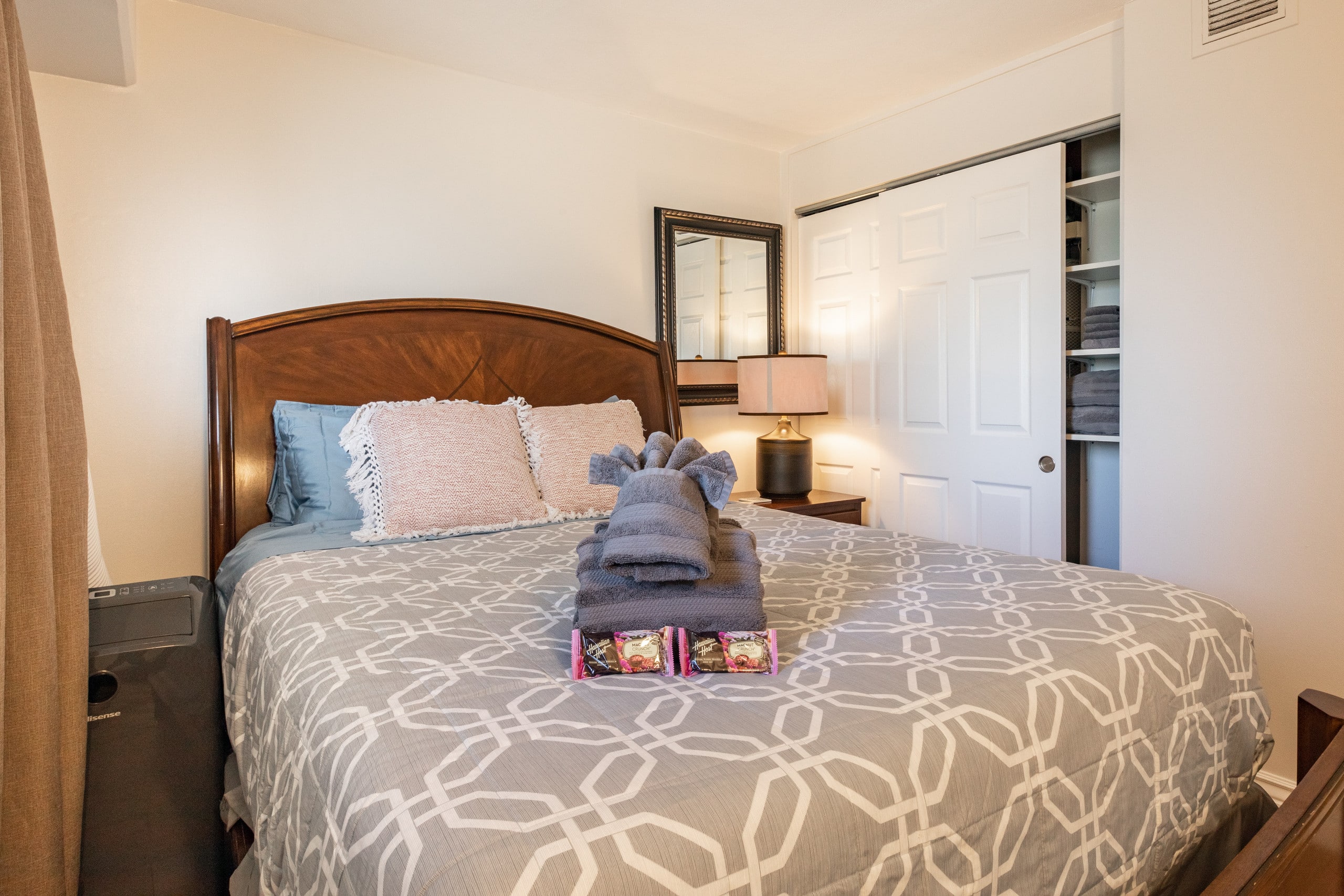 Condo in Honolulu · ★4.81 · 2 bedrooms · 2 beds · 1 private bath - Image 13