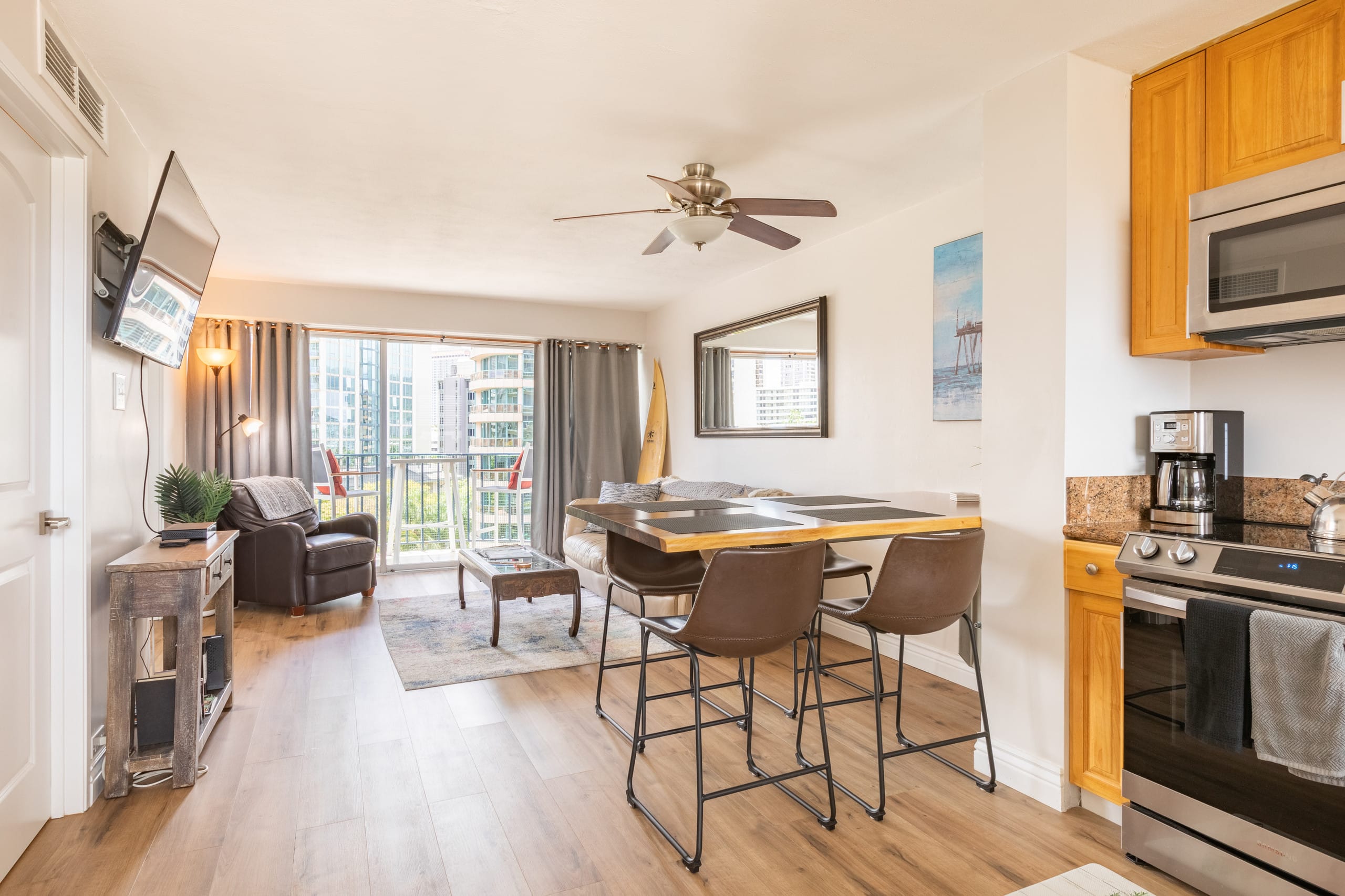 Condo in Honolulu · ★4.81 · 2 bedrooms · 2 beds · 1 private bath - Image 6