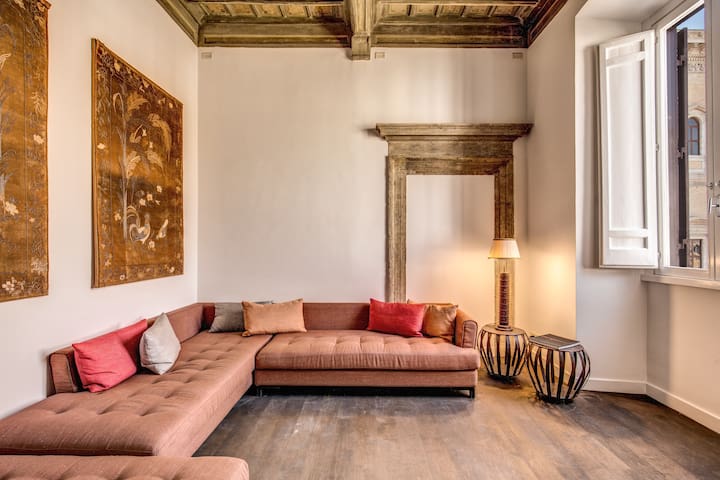 Piazza Farnese exclusive location 2 bedroom charm