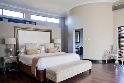 Private Villa in Big5 Game Reserve Safari included