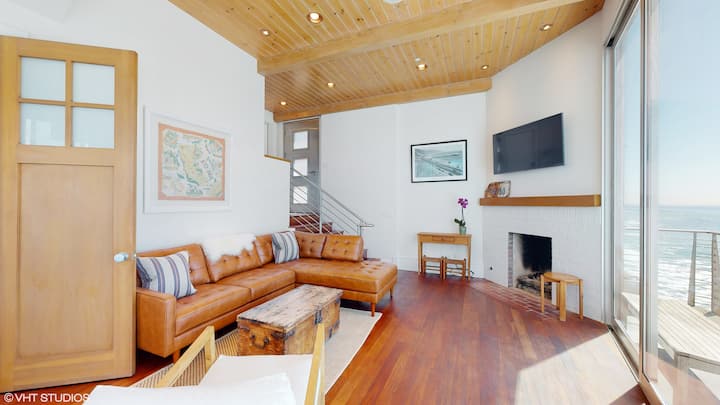On The Water! Gorgeous 3 Bdrm Home W/ Hot Tub - Malibu, CA