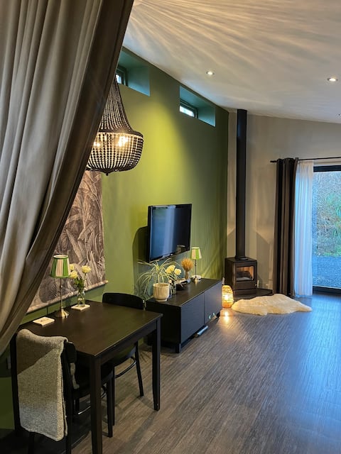 Top Airbnb: Stylish Self Contained Studio Apartment Nr Warwick in Warwick