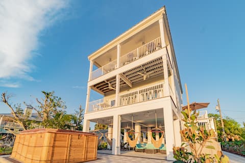 Mangrove Manor, Water Front Sunsets Every Night!