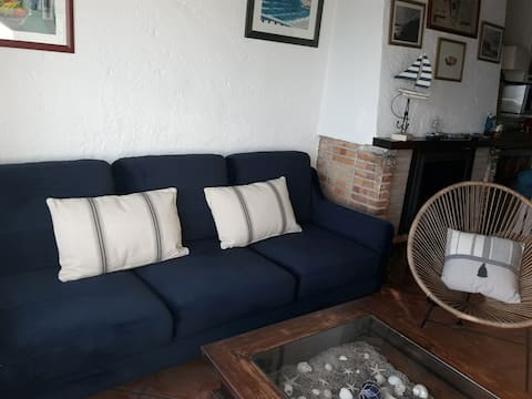 Anuncio de Airbnb popular: Oceanfront Vilanova i la Geltrú. Sitges 8 km en Vilanova I La Geltrú