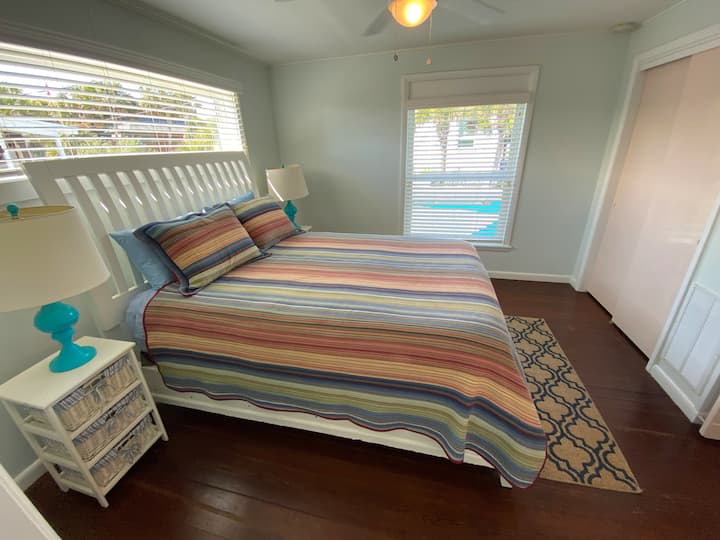 Ზემოთ Queen საძინებელი #1