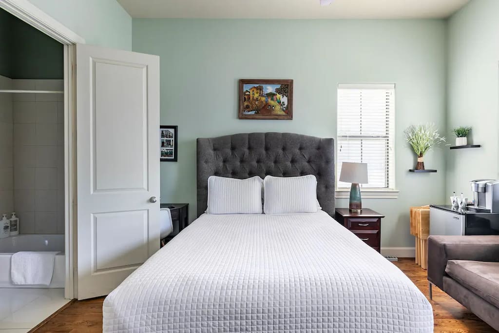 Private Room in Canton Townhouse