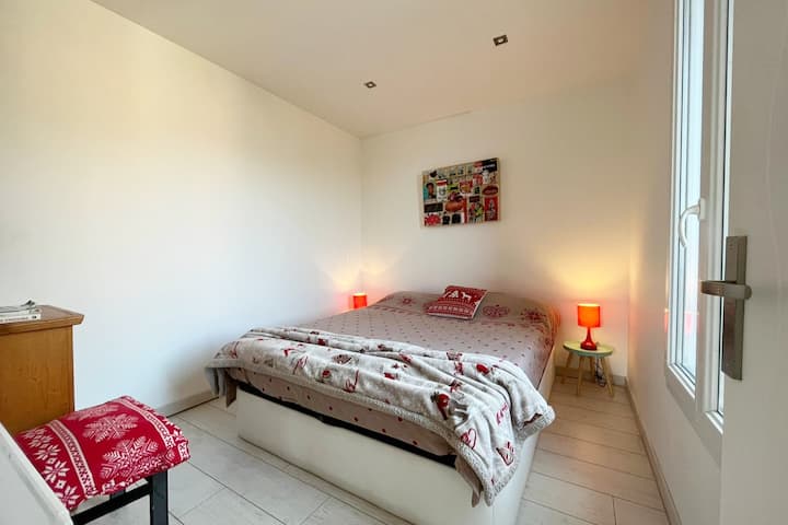 1ère chambre vue sur la vallée
Lit 160